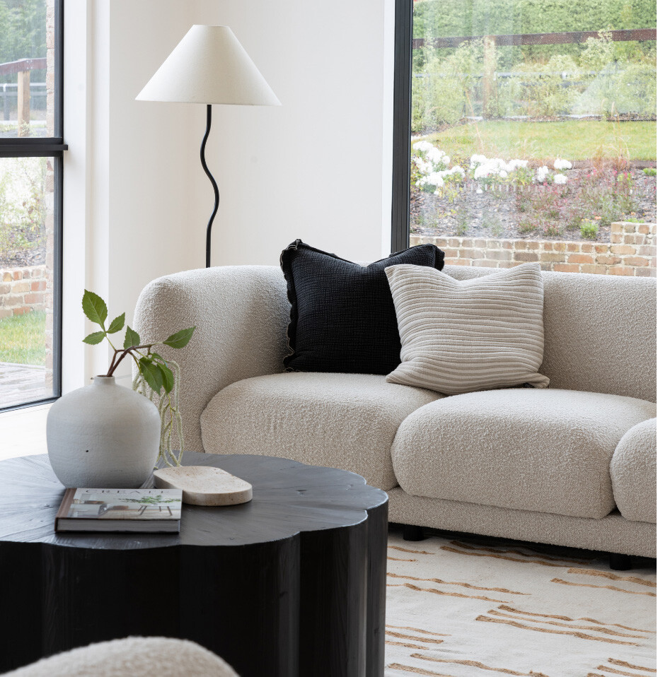valiant-interiors-contemporary-living-room-cushion