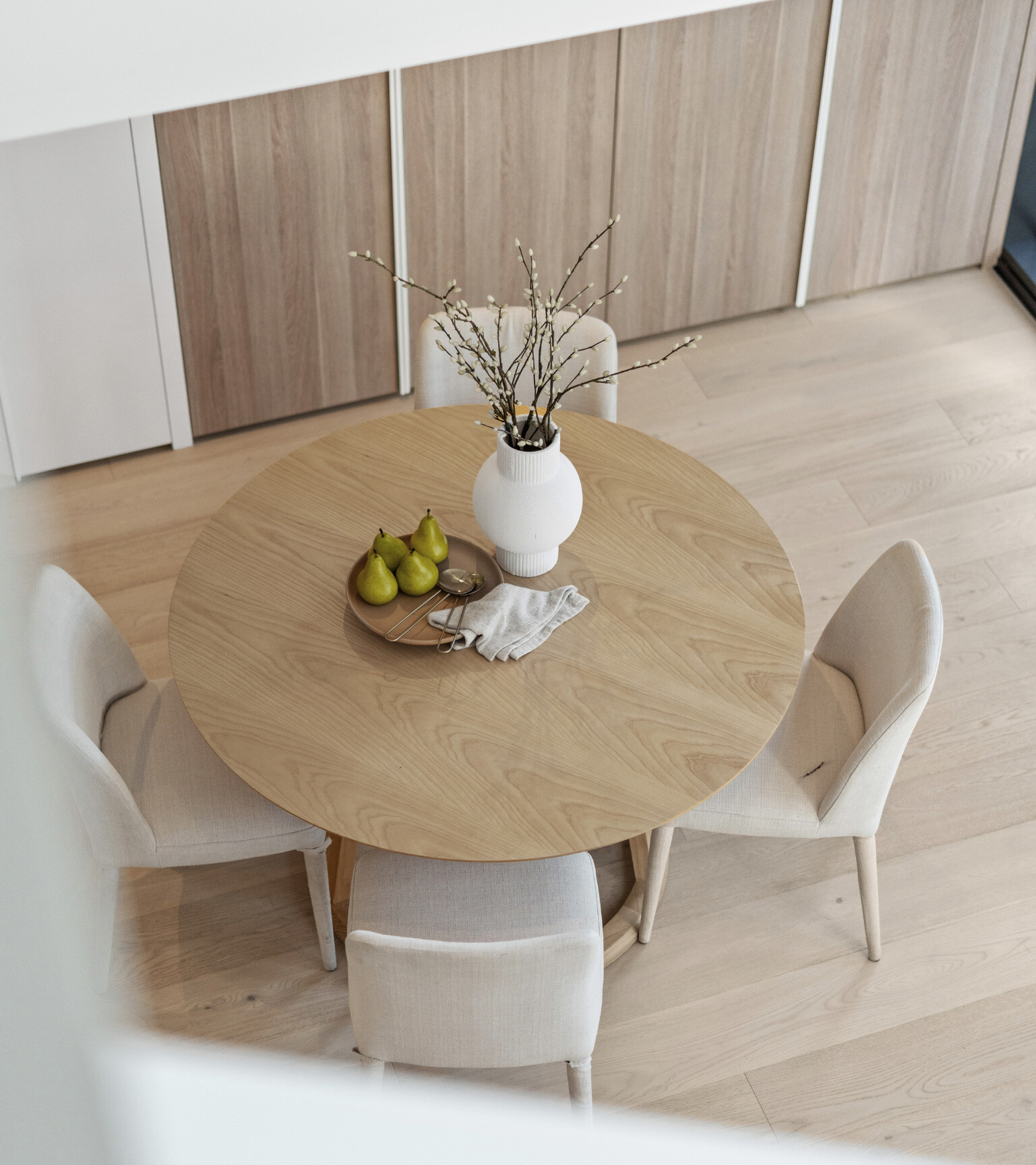 valiant-interiors-dining-table-above-light-scheme